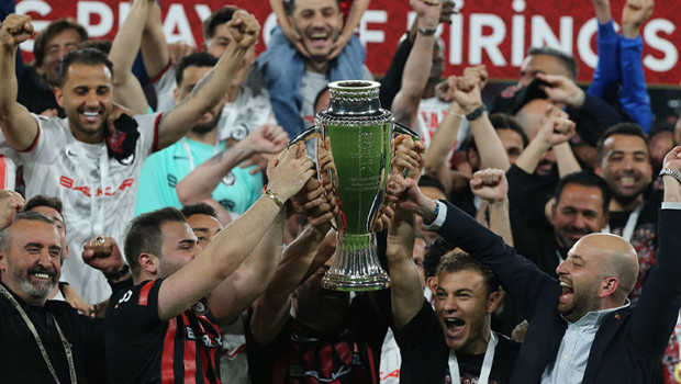 Kırılan diz kapağı ve Süper Lig!