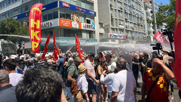 İzmir'de Özgür Özel'in mitingi öncesi gerginlik