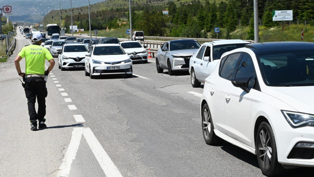 43 ilin geçiş güzergahında bulunan 'kilit kavşak'ta arife günü yoğunluğu