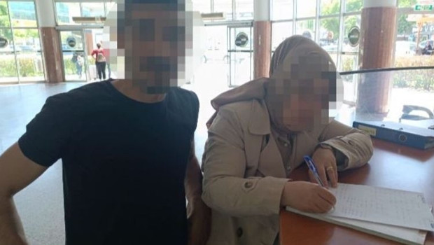 Bir anlık dalgınlık pahalıya mal oluyordu.... Bankta servet unuttu, altın dolu çanta polis tarafından bulundu