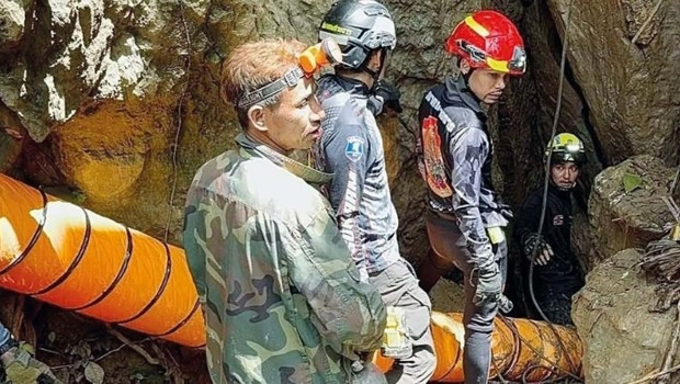 Mağarada sekiz gündür kurtarılmayı bekliyorlar
