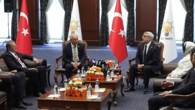 AK Parti ve CHP üç bayram sonra bayramlaştı