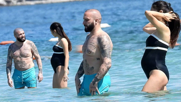 Ünlü çift Çeşme'de... Bebek göründü!