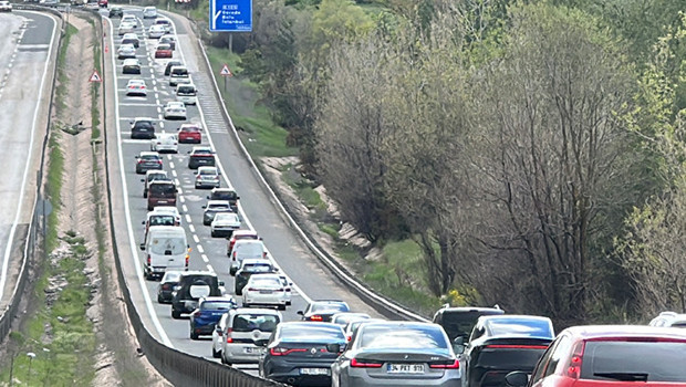 Bayram tatilcilerinin dönüşü başladı: Trafik durma noktasına geldi