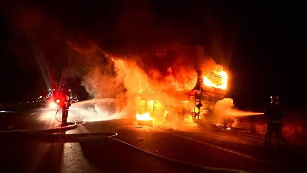 Denizli'de facia! Bariyerlere çarparak yanan yolcu otobüsündeki 7 kişi öldü, 30 kişi yaralandı