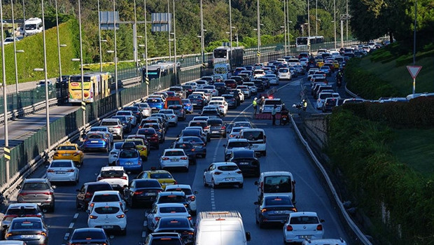 Bayram tatili sonrası İstanbul'da trafik yoğunluğu oluştu