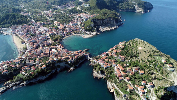 6 bin nüfuslu turistik ilçeye 9 günlük tatilde 182 bin kişi geldi
