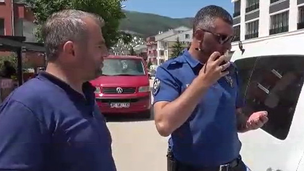 Örnek davranış... Yolda bulduğu 2 bin 400 TL’yi polise teslim etti