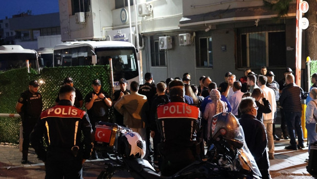 İzmir'de Buca Belediyesi'ne yönelik ‘yolsuzluk’ operasyonunda şüpheliler adliyede