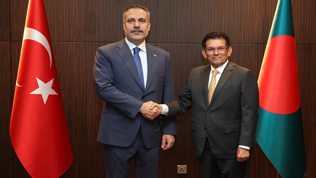 Dışişleri Bakanı Hakan Fidan, Bangladeşli mevkidaşı Rahman ile görüştü
