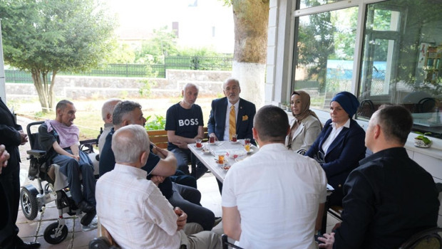 Milletvekilleri İstanbul’da vatandaşlarla bir araya geldi