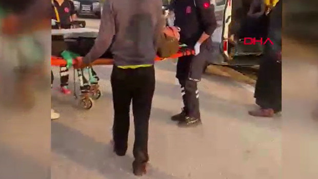Tarım işçilerini taşıyan minibüs şarampole devrildi: 1'i ağır 4 yaralı