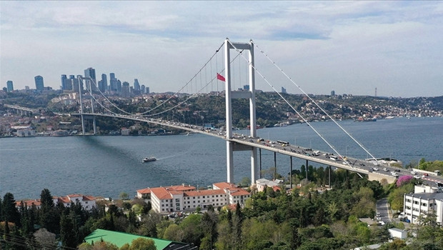 İstanbul Boğazı'nda gemi trafiği askıya alındı