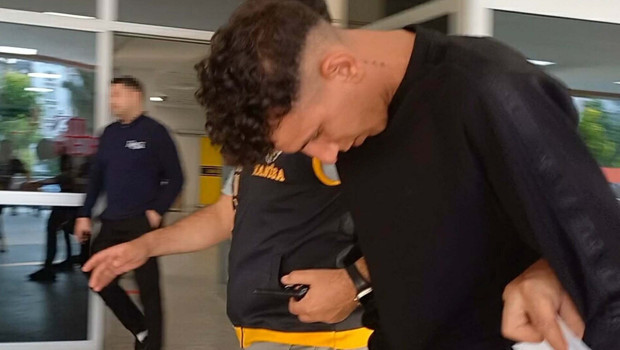 Suriyeli genci 'baban tutuklandı' diyerek 1 milyon lira dola