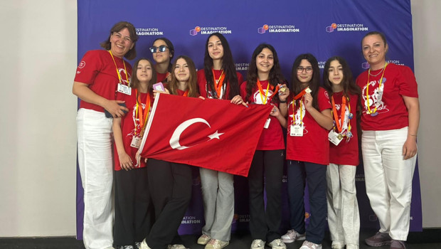 İzmirli öğrencilerden dünya başarısı... Hem dördüncülük hem Da Vinci Ödülü