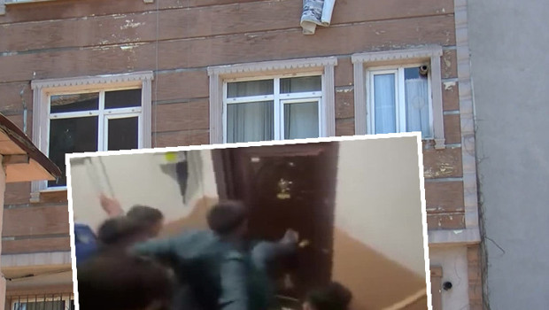 Fatih'te evlat kabusu: Mahalleli kapıyı tekmeleyerek içeri g