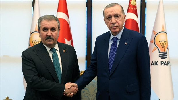 Cumhurbaşkanı Erdoğan, yeniden BBP Genel Başkanı seçilen Des