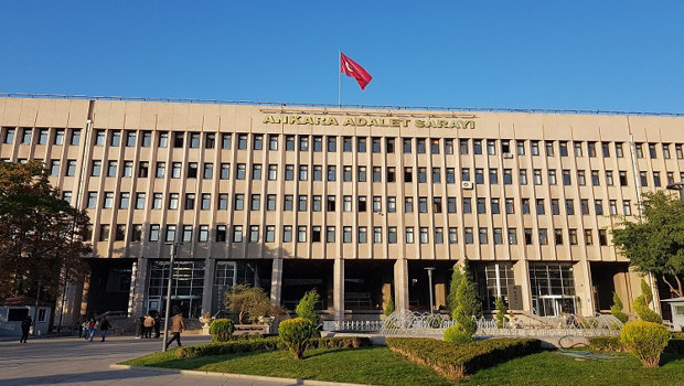 Eski emniyet müdürlerinin rüşvet davasında dosya savcılığa g