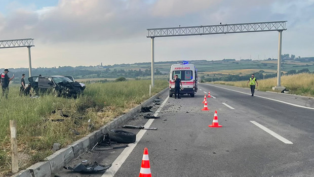 Tekirdağ'da iki otomobil çarpıştı! 8'i düzensiz göçmen 10 ki