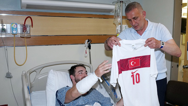 A Milli Takım'a eşlik ederken kaza geçiren polise TFF Başkan