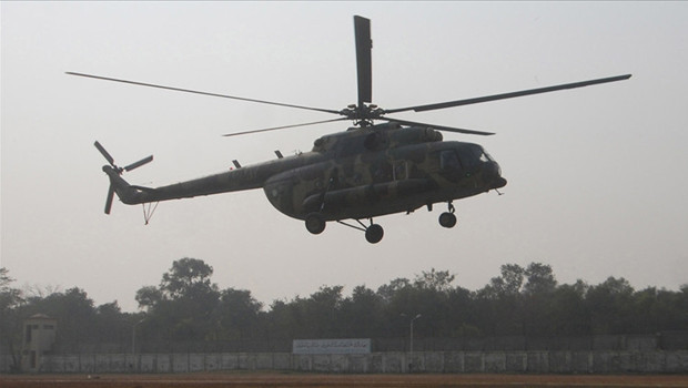 Pakistan ordusuna ait helikopter düştü