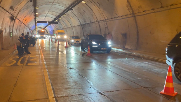 Şişli'de tünele dökülen yağ kazaya neden oldu: 1'i polis 3 y