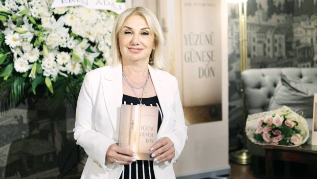 Yüzünü Güneşe Dön raflarda