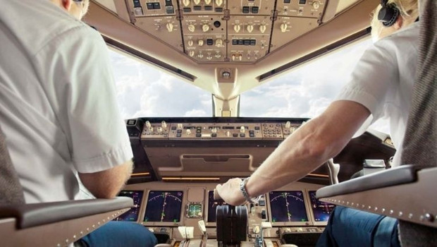 Sahte pilot 17 yıl ehliyetsiz uçmuş