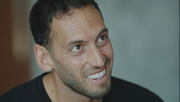 Hakan Çalhanoğlu şampiyonluğu işaret etti: 'Hedefim Dünya Kupası!'