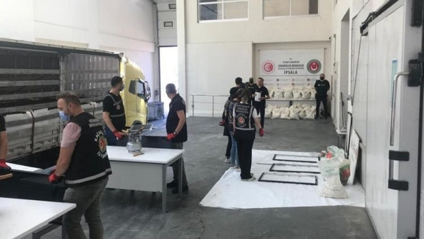 Uyuşturucu tacirlerine darbe… Sınır kapısında 1,5 ton uyuşturucu ele geçirildi