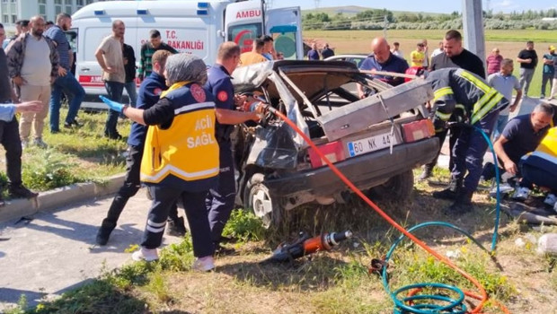 Kayseri'de 2 otomobil çarpıştı; 3 ölü, 5 yaralı