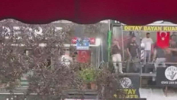 Ankara'da berberlerin sopalı kavgası kamerada