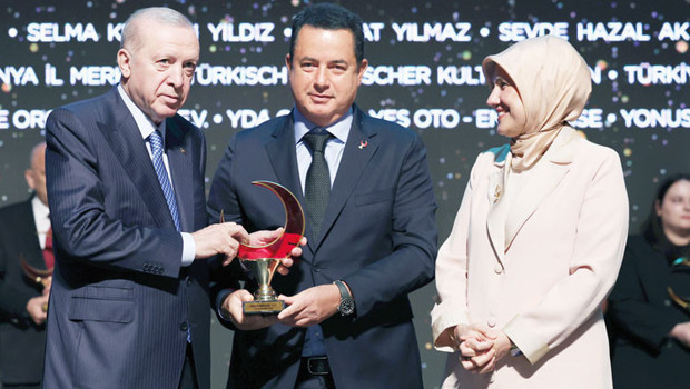 Yılın 'Kızılay İyilik Elçisi' seçildi