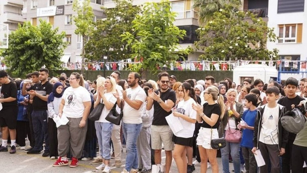 Sorulara uzman yorumu: Hem bilgi hem yorum ölçüldü