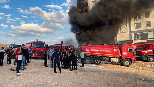 İnşaat malzemeleri satılan iş yerinde yangın: 6 kişi yaralandı
