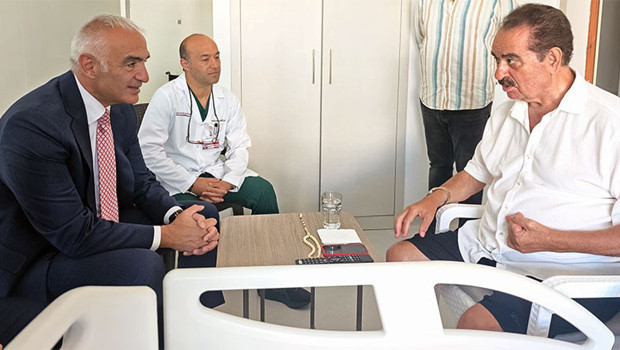 Kültür ve Turizm Bakanı Mehmet Nuri Ersoy'dan İbrahim Tatlıses'e geçmiş olsun ziyareti