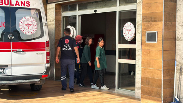 Trabzon’da yürekleri ağza getiren olay! 12 öğrenci zehirlenme şüphesiyle hastaneye kaldırıldı