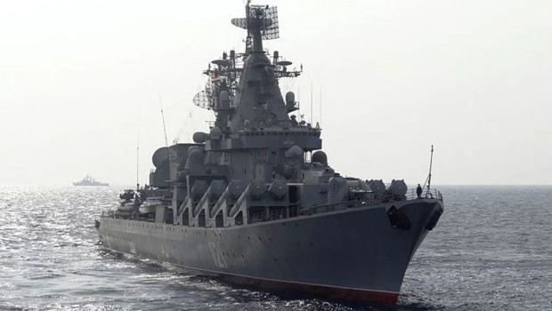Rus savaş gemisi uyarı ateşi açtı: İngiliz çift yaşananları anlattı