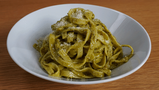 Pesto soslu makarna tarifi (Videolu)