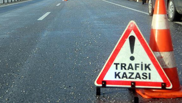 İzmir'de tarım işçilerini taşıyan midibüs devrildi: 22 kişi yaralandı
