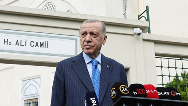 Cumhurbaşkanı Erdoğan, cuma namazını Hz. Osman Camisi'nde kıldı