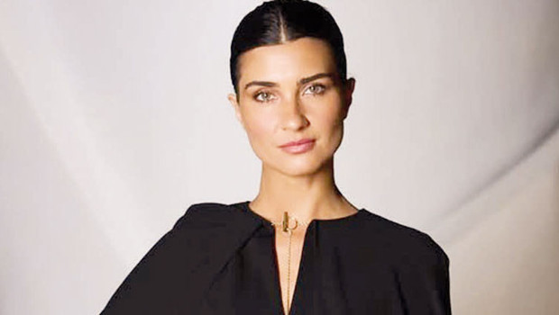 Tuba Büyüküstün Çin'de parladı