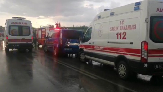 Isparta’da tur minibüsü şarampole yuvarlandı: 4 ölü, 15 yaralı