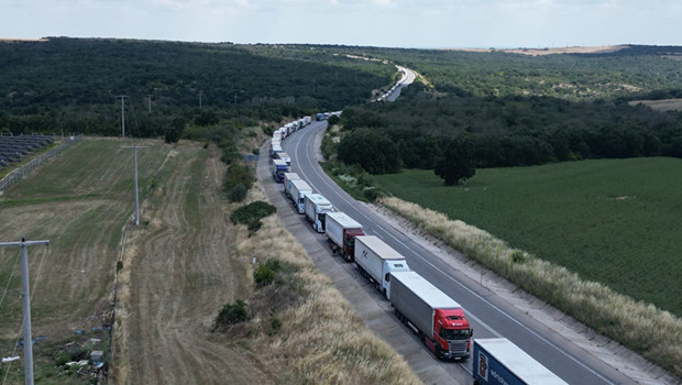 Hamzabeyli Sınır Kapısı’nda 20 kilometre TIR kuyruğu