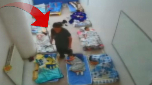 İstanbul'daki anaokulunda çocuklara sopalı işkence! 60 yaşındaki vicdansız kamerada