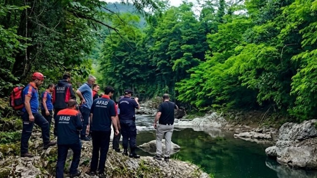 Acı olay… Kızının gözü önünde ırmağa düştü, hayatını kaybetti