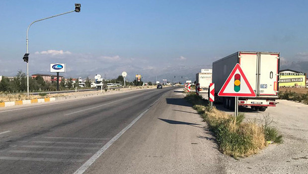 Yol kenarında tabancayla vurulmuş halde bulundu