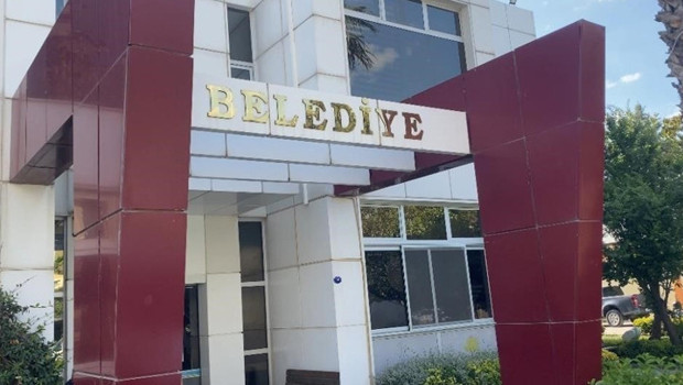 Son dakika... İzmir'de Balçova ve Seferihisar belediyelerine operasyon: Onur Yiğit ve İsmail Yetişkin gözaltına alındı