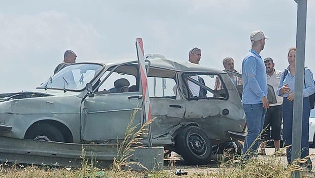 Adana'da feci kaza! Otomobil ile kamyonet çarpıştı: 1 ölü, 5 yaralı