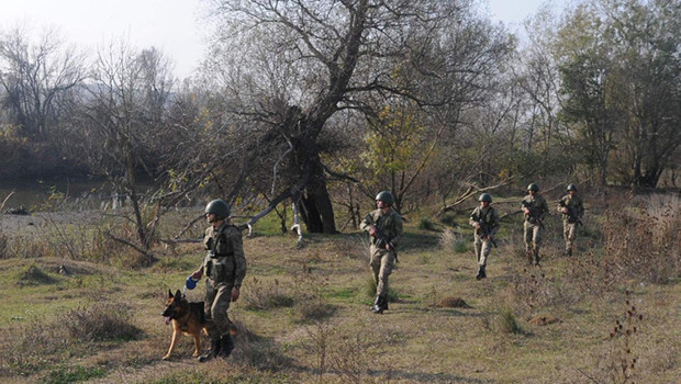 Sınırda FETÖ hükümlüsü 2 kişi yakalandı